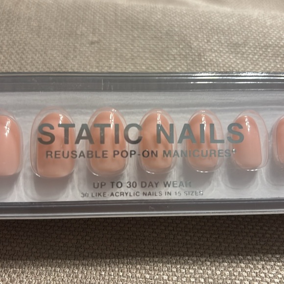 Static Nails Reusable Pop-On Manicure - Picture 2 of 7